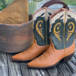 Beautiful old Gringo boots! New condition.